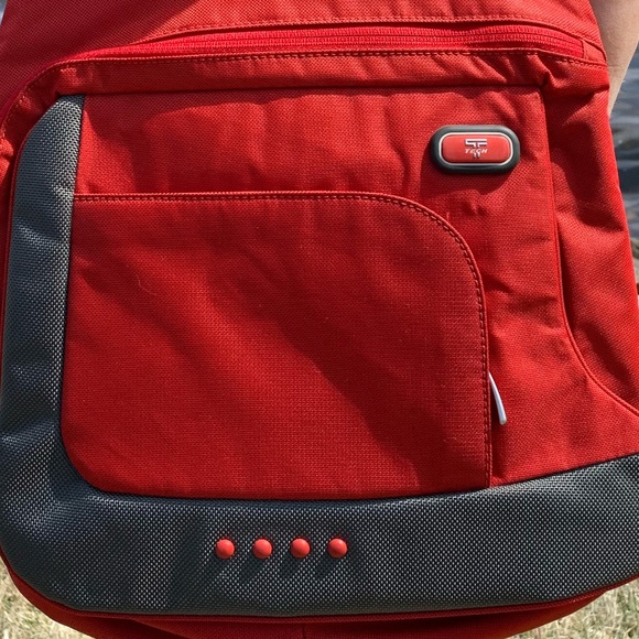 NEW Tumi Crossover Shoulder Travel Bag - Picture 2 of 11